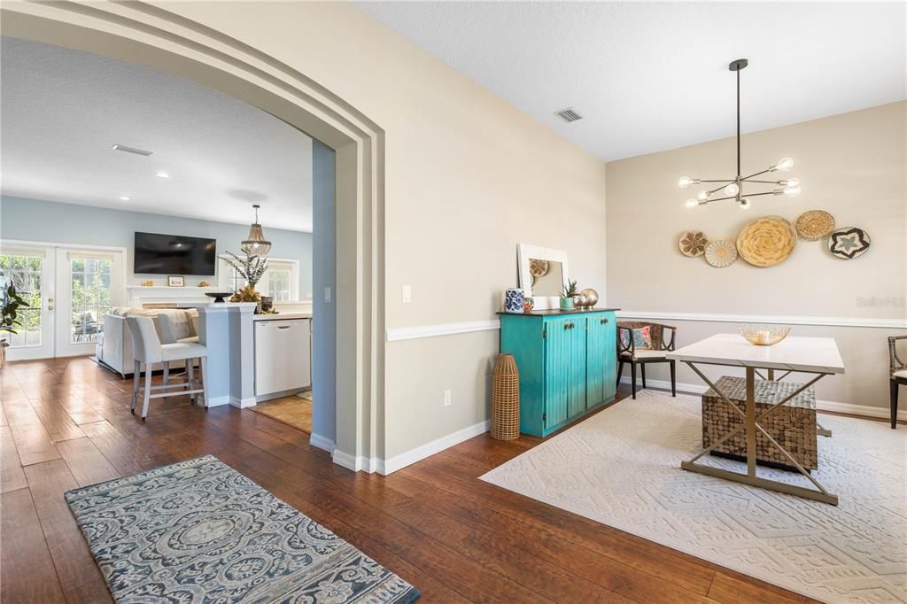 На продажу: $395,000 (3 спален, 2 ванн, 2026 Квадратных фут)