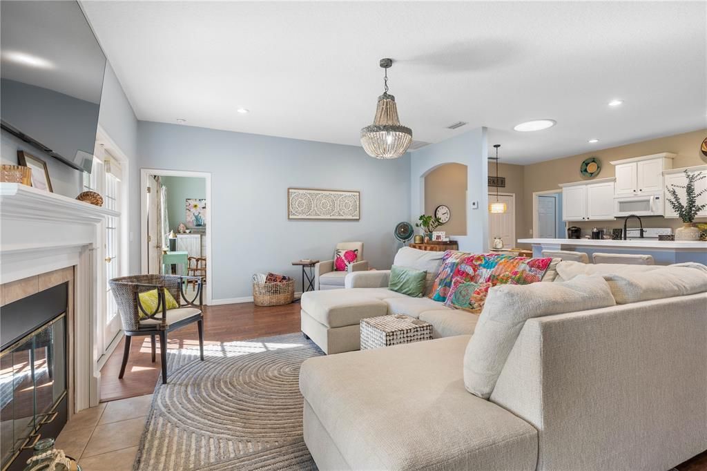 На продажу: $395,000 (3 спален, 2 ванн, 2026 Квадратных фут)