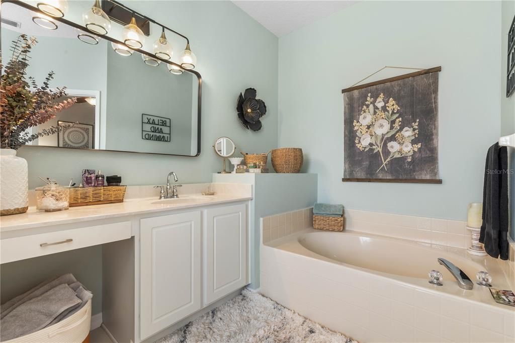 На продажу: $395,000 (3 спален, 2 ванн, 2026 Квадратных фут)