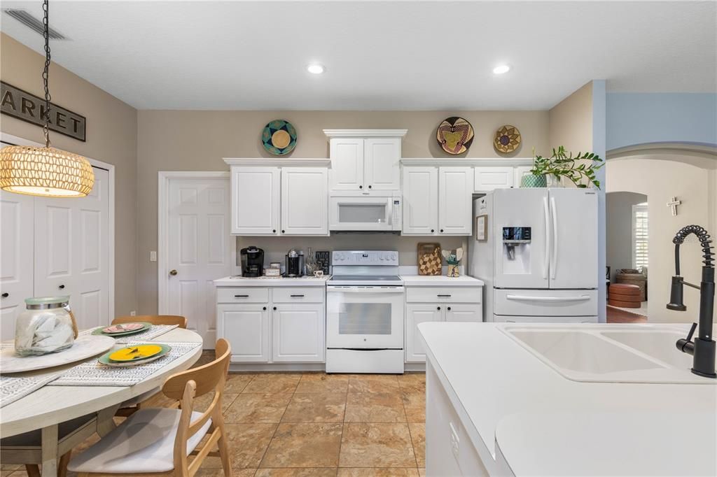 На продажу: $395,000 (3 спален, 2 ванн, 2026 Квадратных фут)