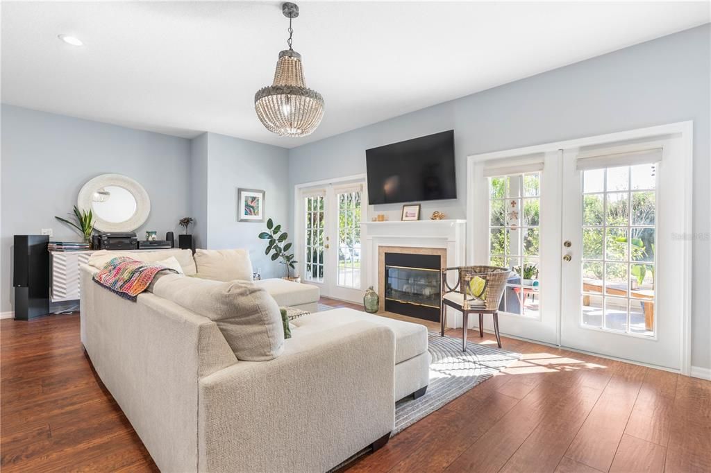 На продажу: $395,000 (3 спален, 2 ванн, 2026 Квадратных фут)