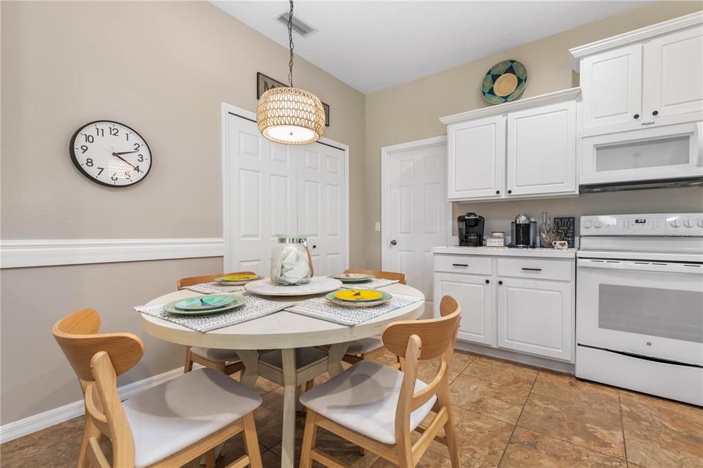 На продажу: $395,000 (3 спален, 2 ванн, 2026 Квадратных фут)