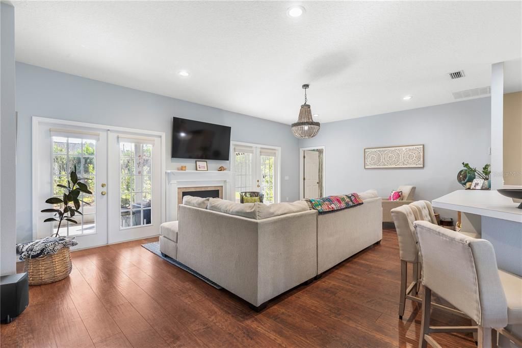 На продажу: $395,000 (3 спален, 2 ванн, 2026 Квадратных фут)