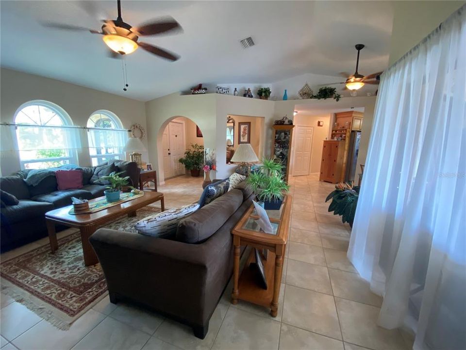 На продажу: $362,000 (3 спален, 2 ванн, 2076 Квадратных фут)