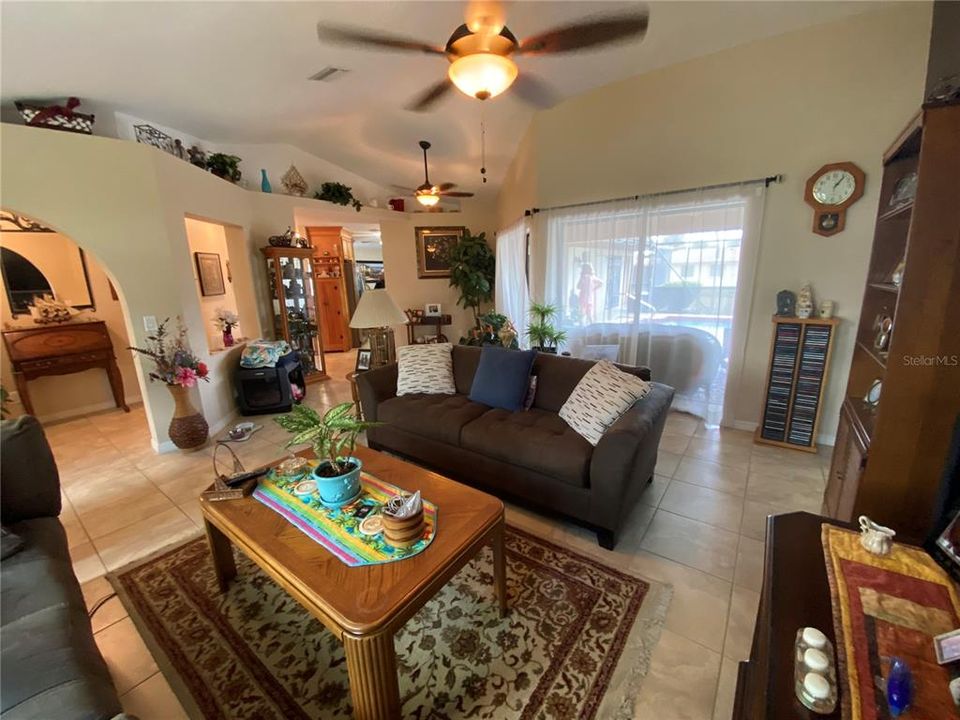 На продажу: $362,000 (3 спален, 2 ванн, 2076 Квадратных фут)