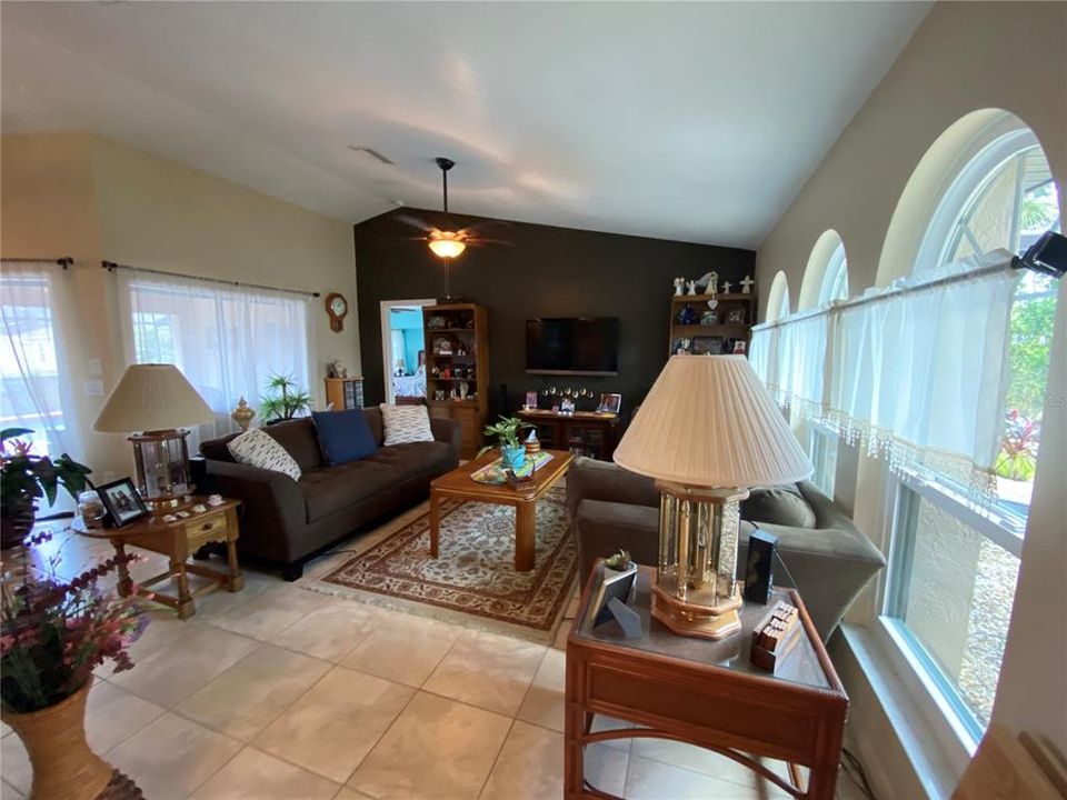 На продажу: $362,000 (3 спален, 2 ванн, 2076 Квадратных фут)