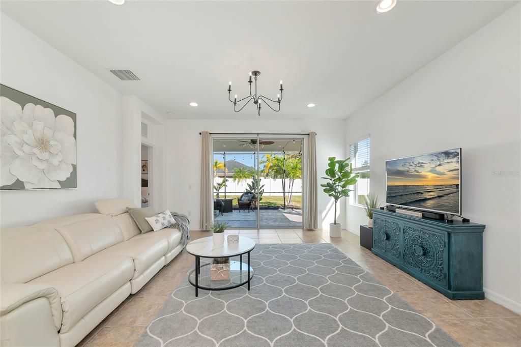 Active With Contract: $439,000 (3 beds, 2 baths, 1744 Square Feet)