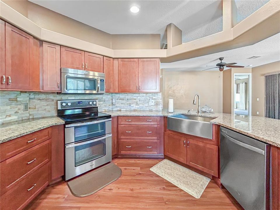 For Sale: $249,900 (2 beds, 2 baths, 1759 Square Feet)