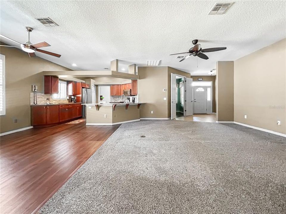 For Sale: $249,900 (2 beds, 2 baths, 1759 Square Feet)