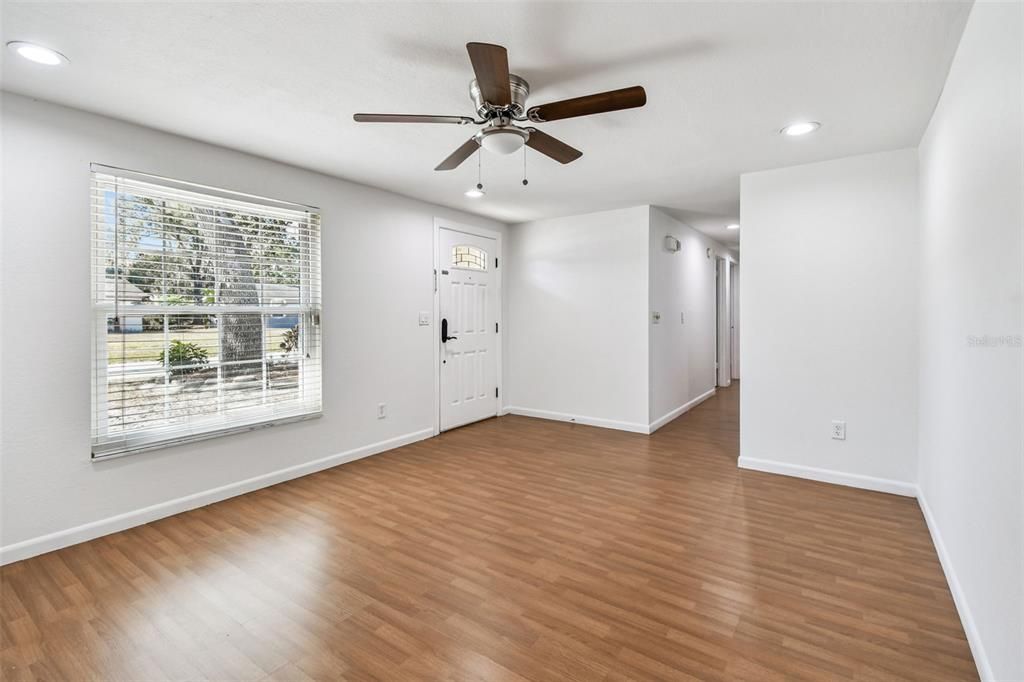 For Sale: $389,900 (5 beds, 3 baths, 1912 Square Feet)