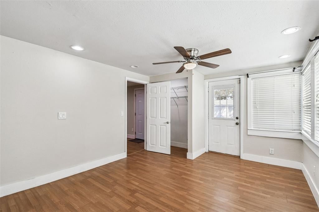 For Sale: $389,900 (5 beds, 3 baths, 1912 Square Feet)