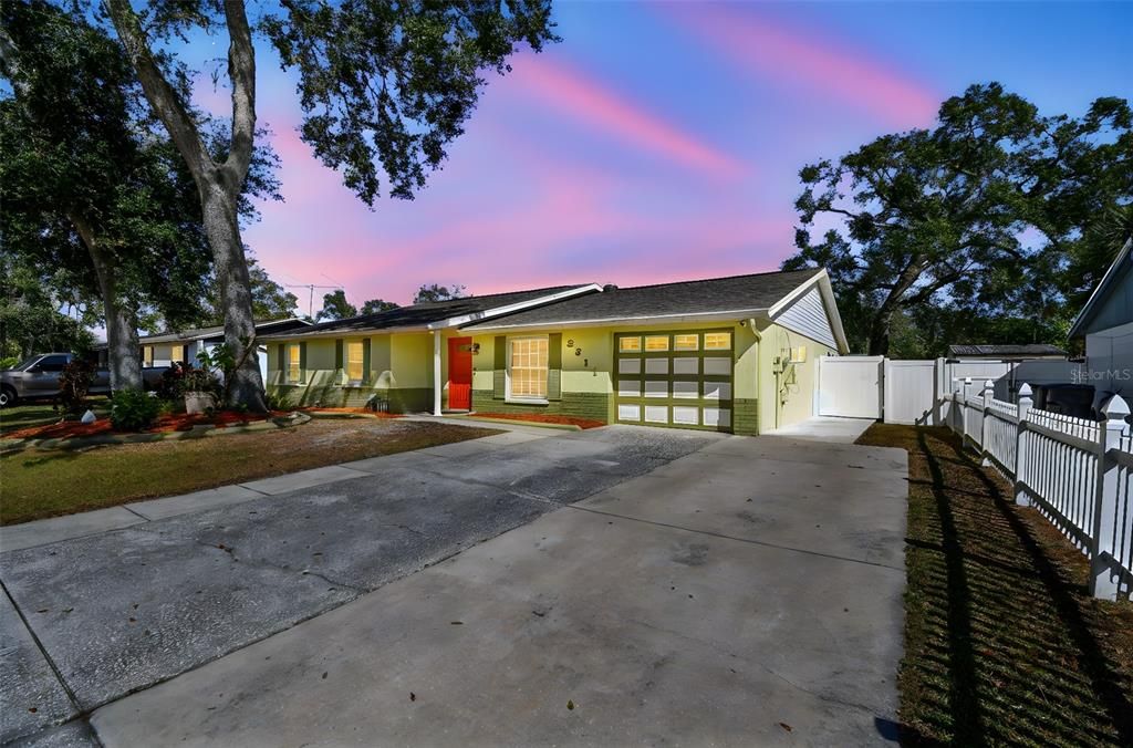 For Sale: $389,900 (5 beds, 3 baths, 1912 Square Feet)