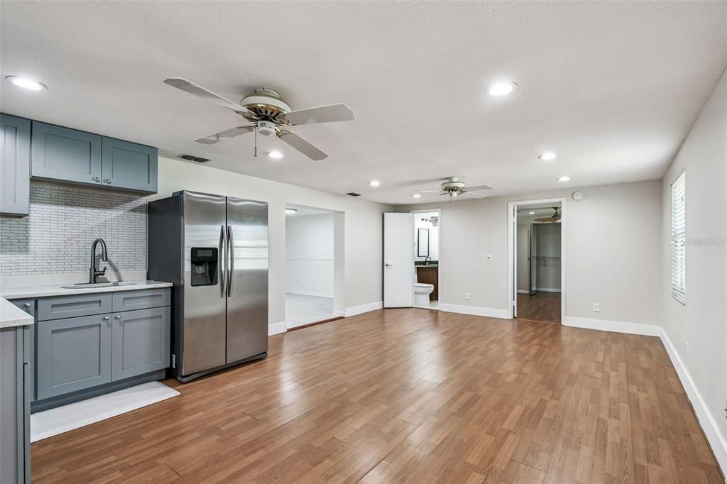 For Sale: $389,900 (5 beds, 3 baths, 1912 Square Feet)