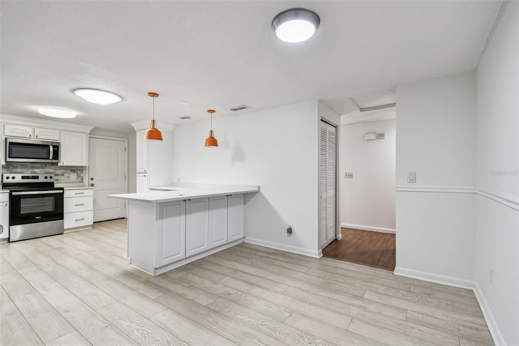 For Sale: $389,900 (5 beds, 3 baths, 1912 Square Feet)