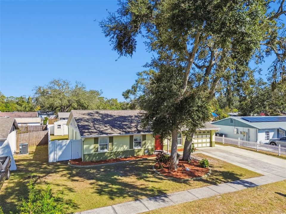 For Sale: $389,900 (5 beds, 3 baths, 1912 Square Feet)