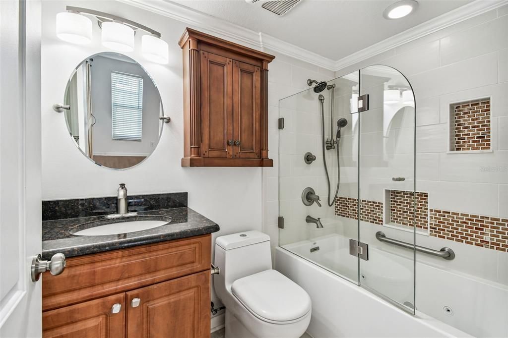 For Sale: $389,900 (5 beds, 3 baths, 1912 Square Feet)