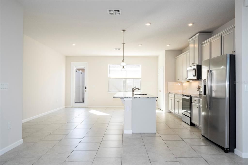 待售: $440,000 (3 贝兹, 2 浴室, 1714 平方英尺)