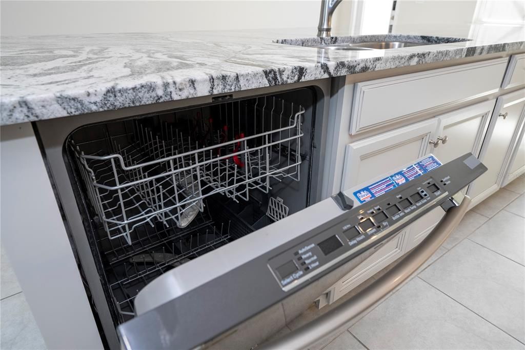 待售: $440,000 (3 贝兹, 2 浴室, 1714 平方英尺)