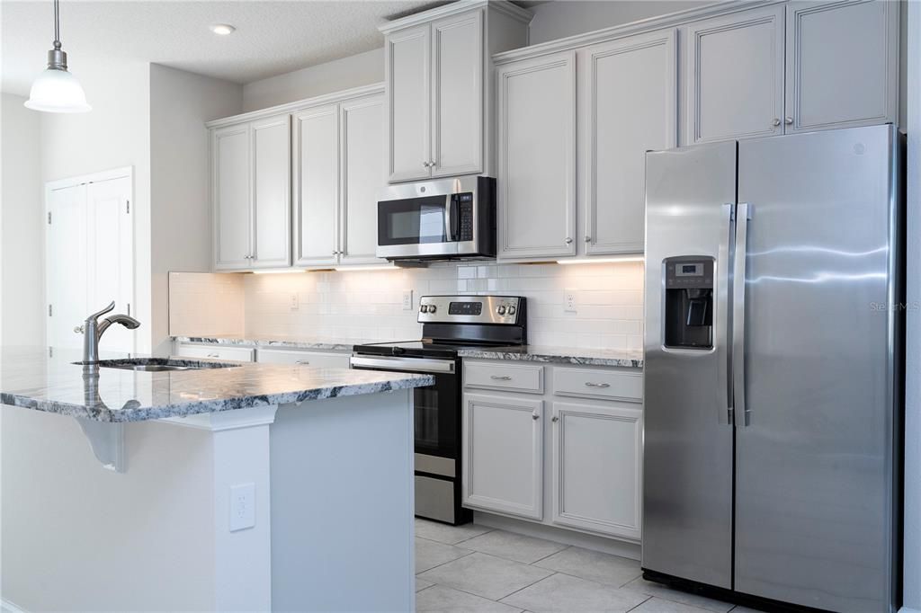 待售: $440,000 (3 贝兹, 2 浴室, 1714 平方英尺)