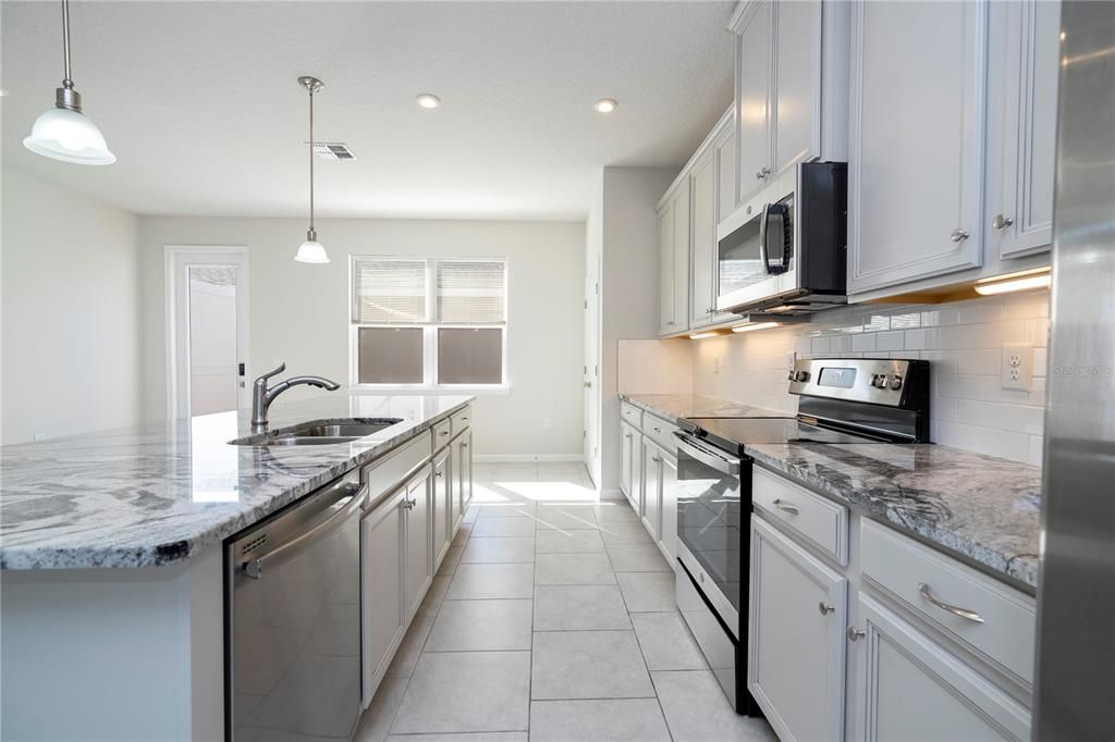 待售: $440,000 (3 贝兹, 2 浴室, 1714 平方英尺)