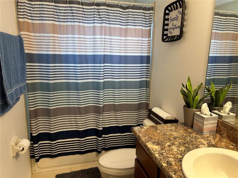 合同活跃: $354,900 (4 贝兹, 2 浴室, 1387 平方英尺)