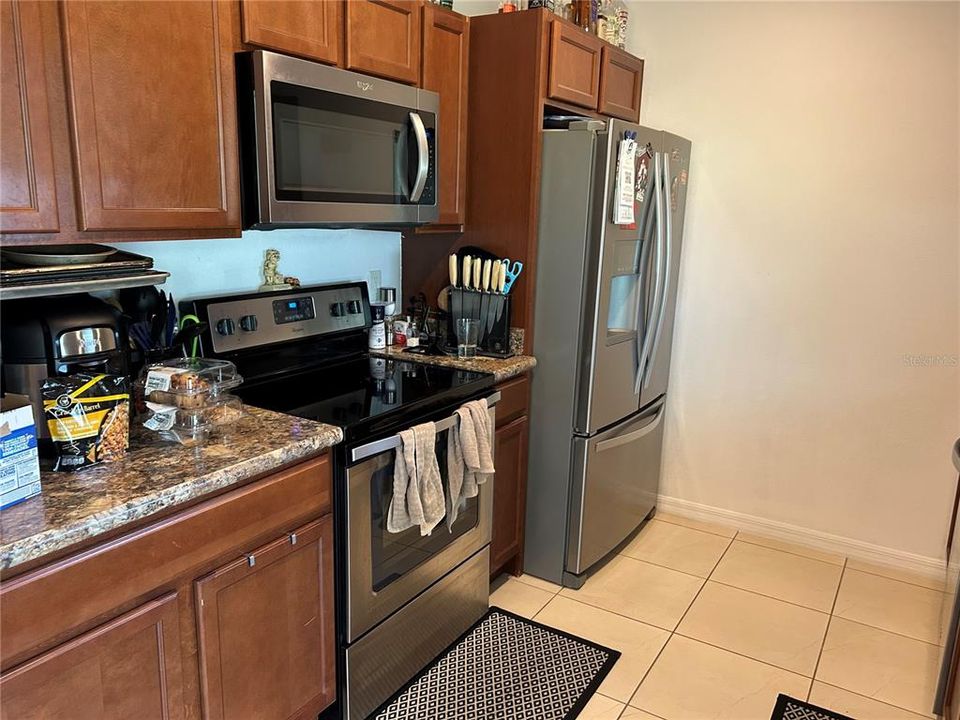 合同活跃: $354,900 (4 贝兹, 2 浴室, 1387 平方英尺)