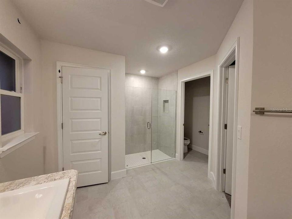 Под контрактом: $425,650 (4 спален, 3 ванн, 2115 Квадратных фут)