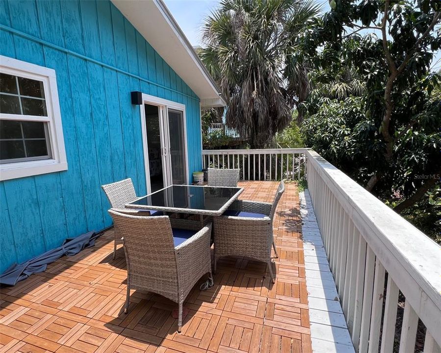 For Sale: $625,000 (2 beds, 2 baths, 884 Square Feet)