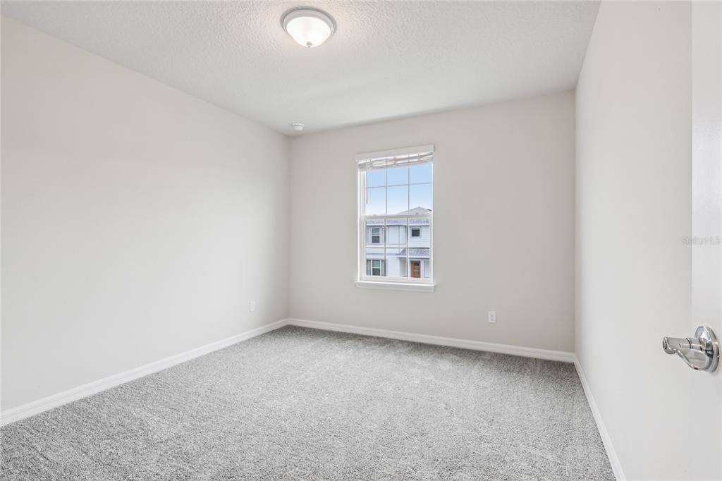 出租: $2,290 (4 贝兹, 3 浴室, 2341 平方英尺)