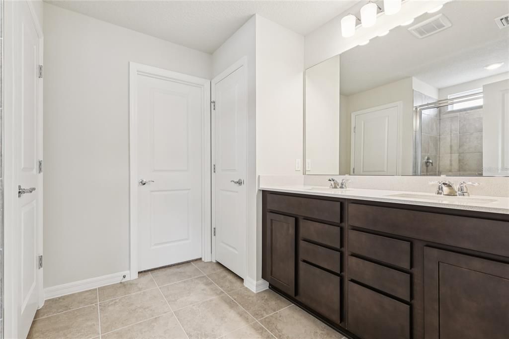 出租: $2,290 (4 贝兹, 3 浴室, 2341 平方英尺)