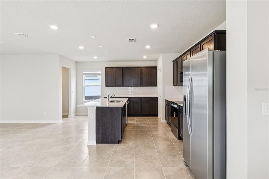 出租: $2,290 (4 贝兹, 3 浴室, 2341 平方英尺)