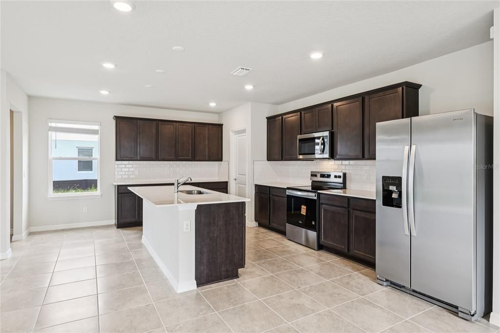 出租: $2,290 (4 贝兹, 3 浴室, 2341 平方英尺)