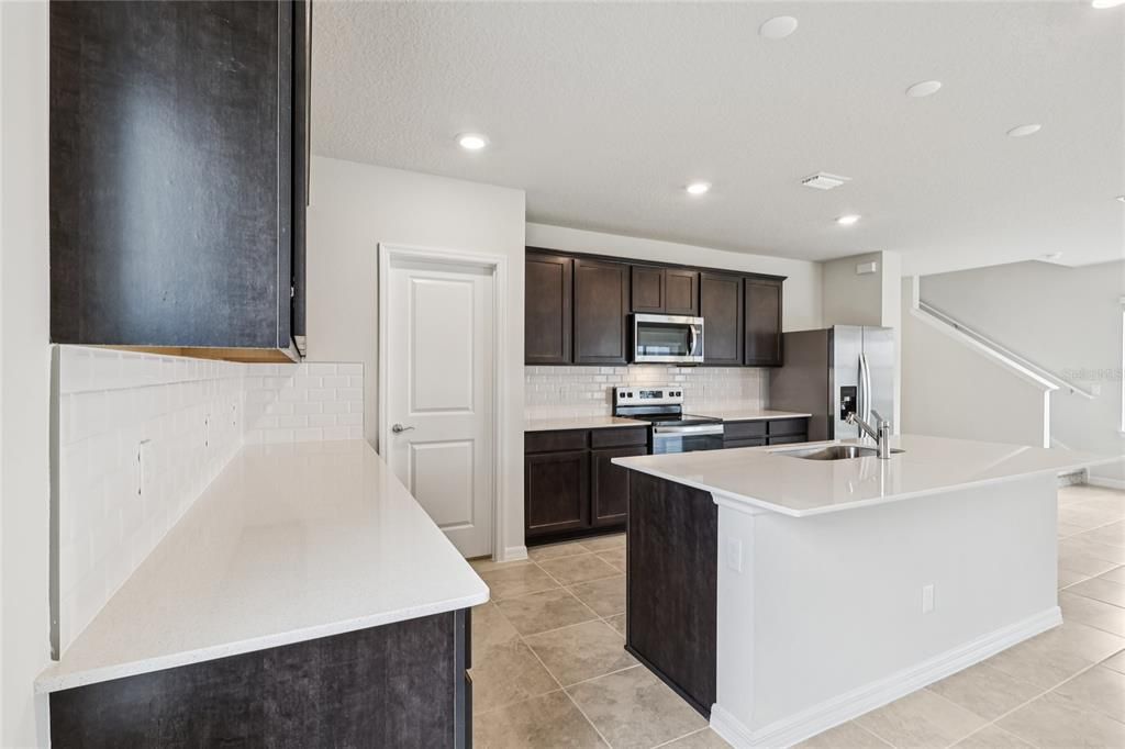 出租: $2,290 (4 贝兹, 3 浴室, 2341 平方英尺)