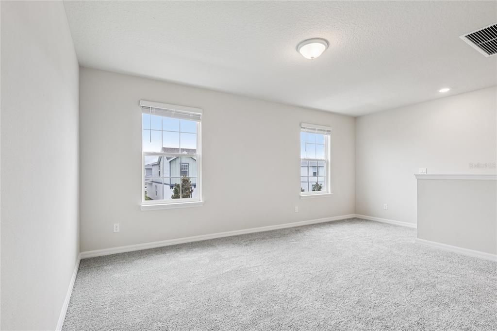 出租: $2,290 (4 贝兹, 3 浴室, 2341 平方英尺)