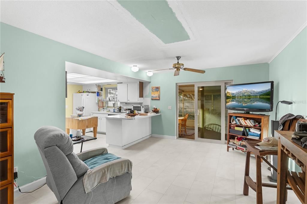 Active With Contract: $439,000 (3 beds, 2 baths, 1661 Square Feet)