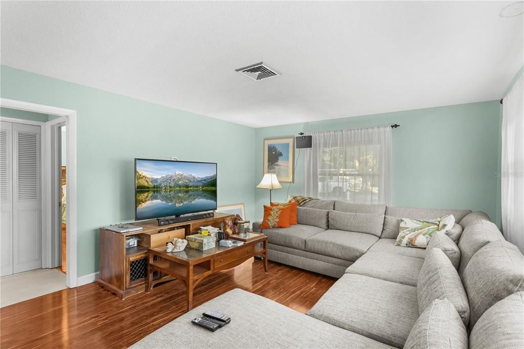 Active With Contract: $439,000 (3 beds, 2 baths, 1661 Square Feet)