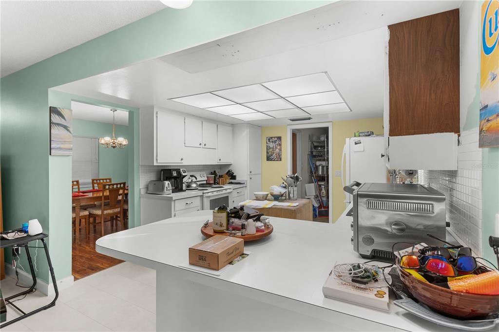 Active With Contract: $439,000 (3 beds, 2 baths, 1661 Square Feet)