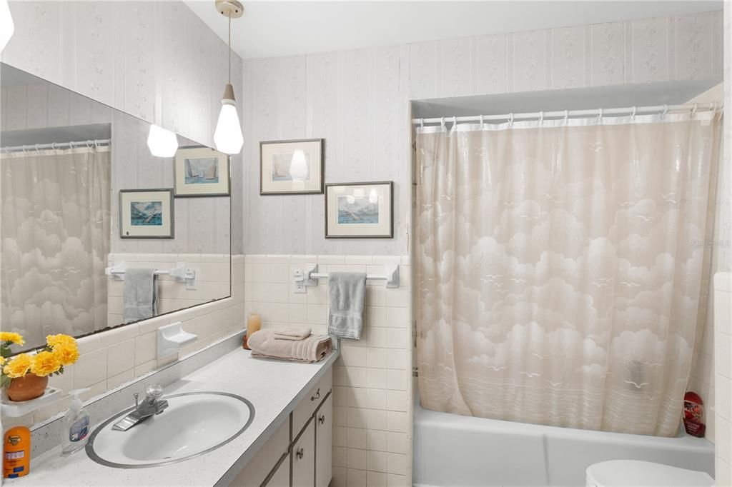 Active With Contract: $439,000 (3 beds, 2 baths, 1661 Square Feet)