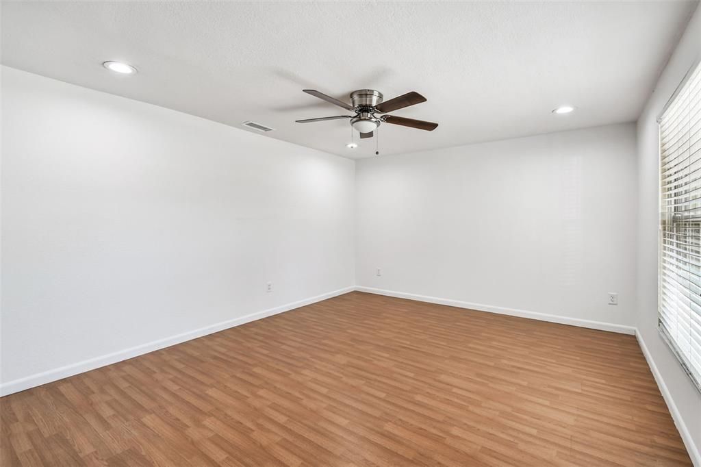 For Sale: $389,900 (0 beds, 0 baths, 1912 Square Feet)