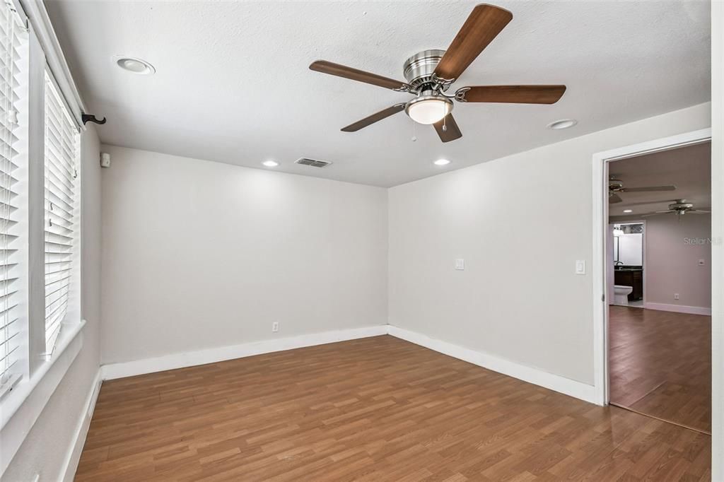 For Sale: $389,900 (0 beds, 0 baths, 1912 Square Feet)