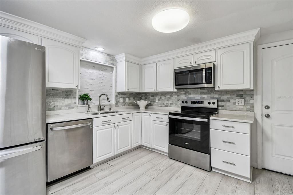 For Sale: $389,900 (0 beds, 0 baths, 1912 Square Feet)