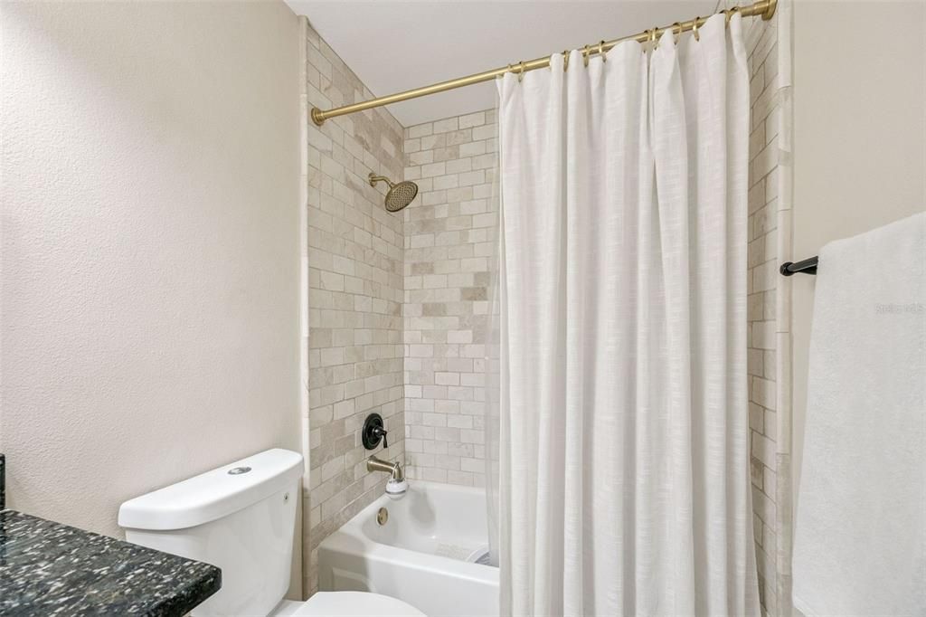 Activo con contrato: $339,000 (2 camas, 2 baños, 1160 Pies cuadrados)