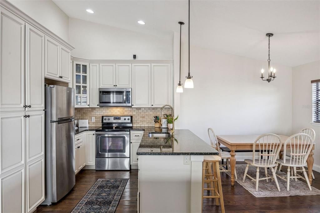 Activo con contrato: $339,000 (2 camas, 2 baños, 1160 Pies cuadrados)