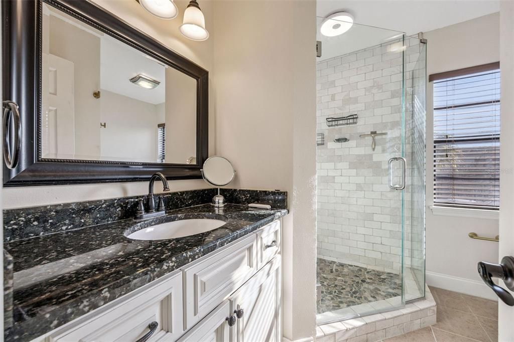 Activo con contrato: $339,000 (2 camas, 2 baños, 1160 Pies cuadrados)