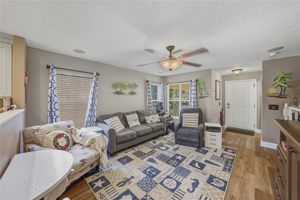 待售: $290,000 (3 贝兹, 2 浴室, 1640 平方英尺)