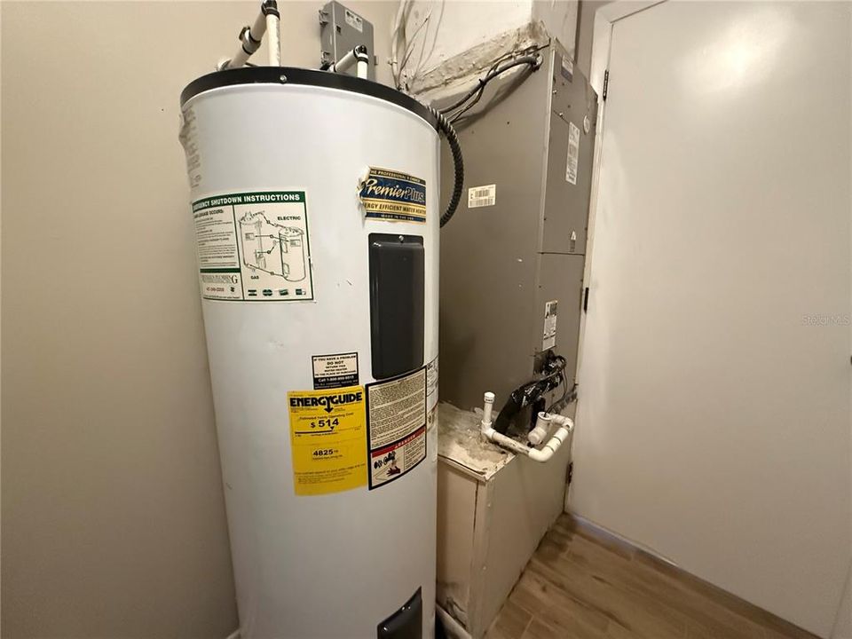 待售: $515,000 (4 贝兹, 3 浴室, 2400 平方英尺)