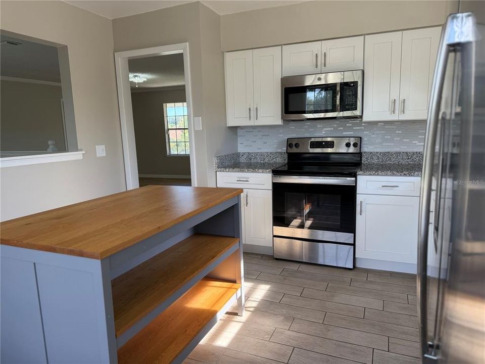 待售: $515,000 (4 贝兹, 3 浴室, 2400 平方英尺)