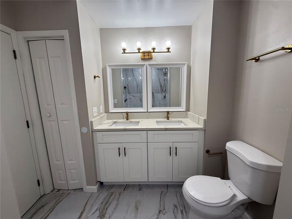 待售: $515,000 (4 贝兹, 3 浴室, 2400 平方英尺)