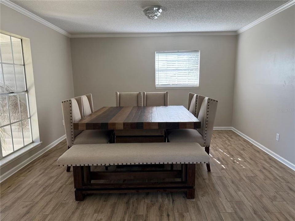 待售: $515,000 (4 贝兹, 3 浴室, 2400 平方英尺)