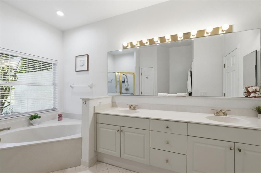 For Sale: $525,000 (2 beds, 2 baths, 1837 Square Feet)